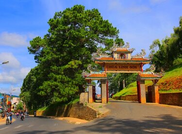 Thánh đường nổi tiếng Chùa Linh Sơn Đà Lạt - Khu di tích Chùa Linh Sơn độc đáo