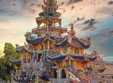 Thánh địa linh phước Đà Lạt - Nét đẹp kiến trúc từ ve chai