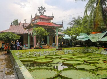 Chùa Lá Sen - Nơi Thiêng Liêng Hội Tụ Phước Kiển Tự và Chùa Phước Kiển Mặn Nồng