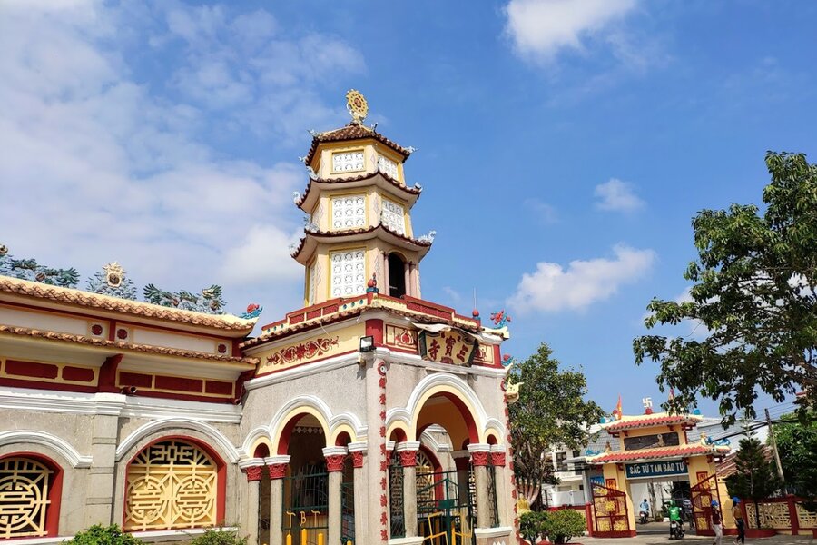 Khám phá Chùa Tam Bảo ở Rạch Giá