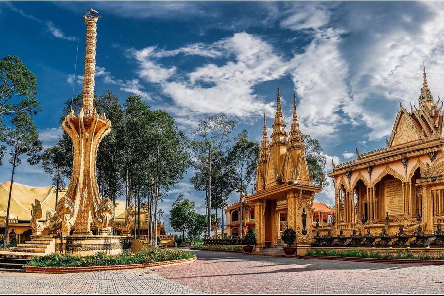 Thần thái linh thiêng ở chùa Vàm Ray.