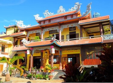 Thiên đường tâm linh chùa Hoa Nghiêm