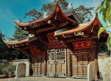 Du lịch tới chùa Kim Liên để tìm hiều lịch sử và văn hóa địa phương