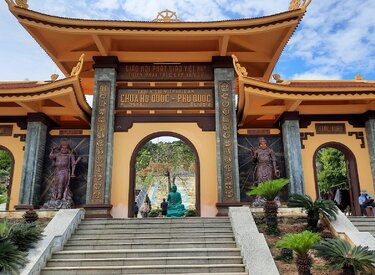 Chùa Thiền Lâm Huế - Nơi Thức Dậy Tâm Hồn và Suy Tư Đức Phật