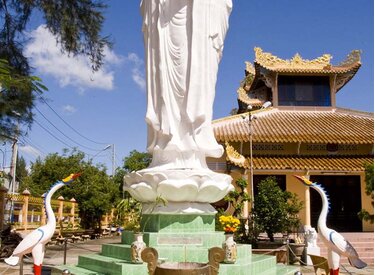 Thiền viện Chùa Viên Minh: Nơi linh thiêng để tìm sự bình an và giải thoát.