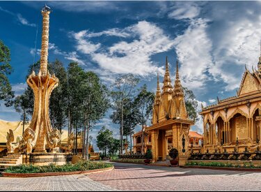 Thần thái linh thiêng ở chùa Vàm Ray.