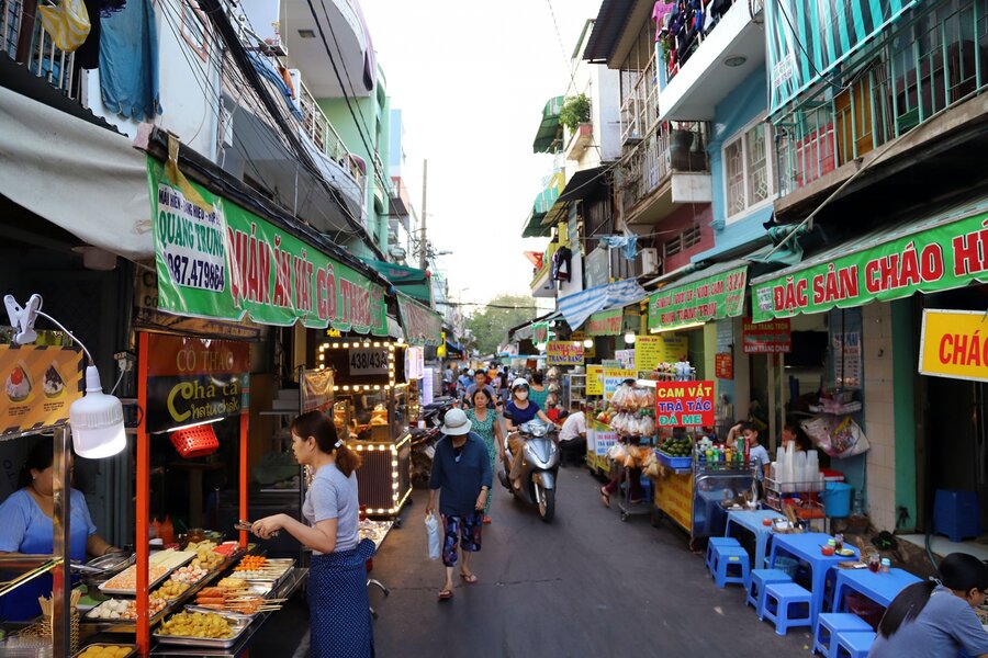 Chợ Chùa: Nơi trung tâm kinh tế và văn hóa của địa phương.