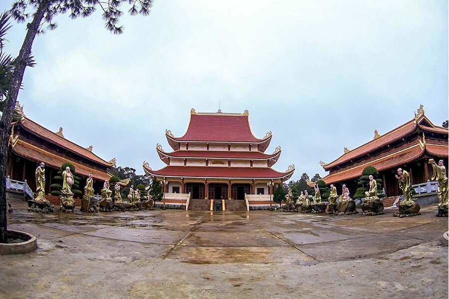Thăm chùa Khánh Lâm Măng Đen nổi tiếng
