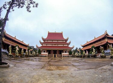 Thăm chùa Khánh Lâm Măng Đen nổi tiếng