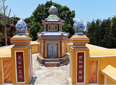Chùa Phước Lâm: Nơi thanh tịnh hòa mình với thiền định và tâm linh.
