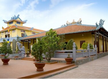 Du lịch tâm linh tại chùa Long Thạnh