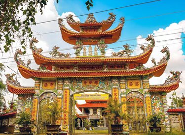 Thiền viện chùa Lam Viên mang lại sự bình yên và tu tập.