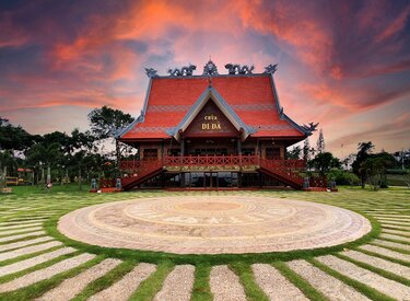 Chùa A Di Đà Bảo Lộc - Nơi Linh Thiêng Thắp Nến Cầu Xin An Lành