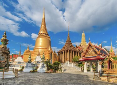 Thiền viện Chùa Phật Ngọc Thái Lan và Wat Phra Kaew: Nơi linh thiêng của tâm hồn.