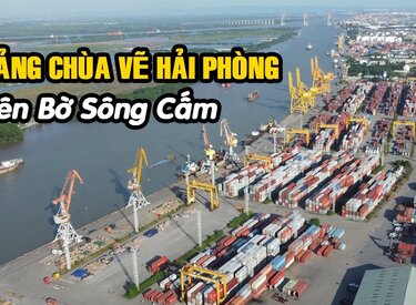 Bức tranh yên bình tại cảng chùa vẽ