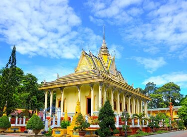 Thánh địa Chùa Hang Trà Vinh hoành tráng