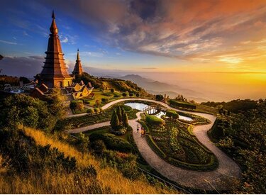 Thành phố xứ sở chùa Vàng - Khám phá đất nước chùa Vàng