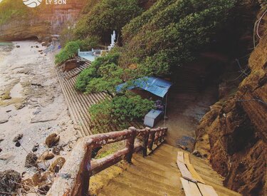 Thiền đường tâm linh Chùa Hang Lý Sơn.