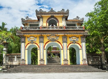 Chùa Tường Vân: Nơi Linh Thiêng Kết Nối Với Tâm Hồn