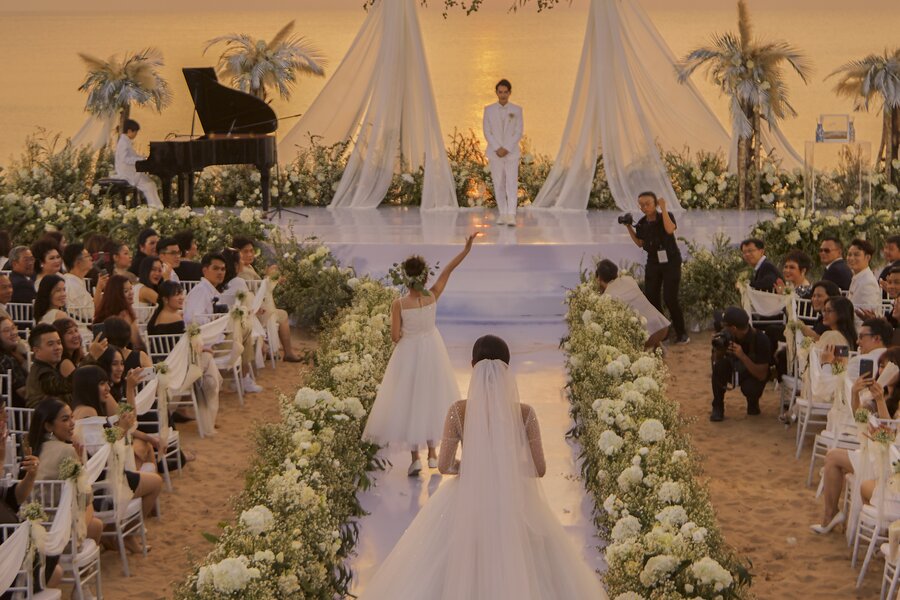 Cô dâu nên chọn ai để cùng tiến vào lễ đường đám cưới?