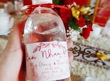 Thiết kế nhãn chai nước suối đám cưới đẳng cấp và sang trọng