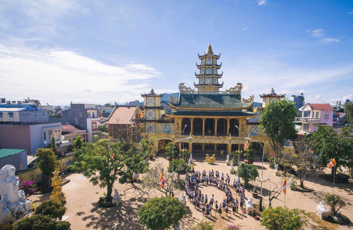 Top 11 ngôi chùa đẹp, linh thiêng, nổi danh nhất Bảo Lộc - manmo.vn