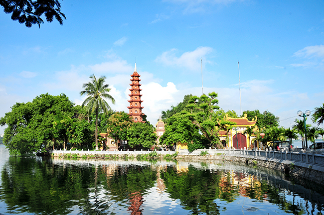 Dạo quanh Hồ Tây nhớ ghé thăm chùa Trấn Quốc