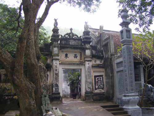 Viếng chùa Hàm Long