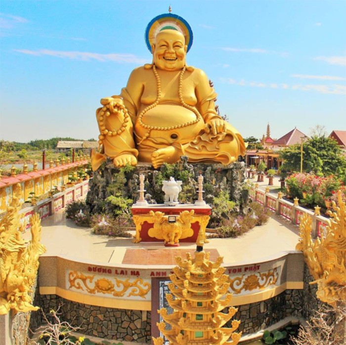 Chùa Vạn Phước ở đâu? Tiên cảnh trần gian tại Xứ Dừa Bến Tre