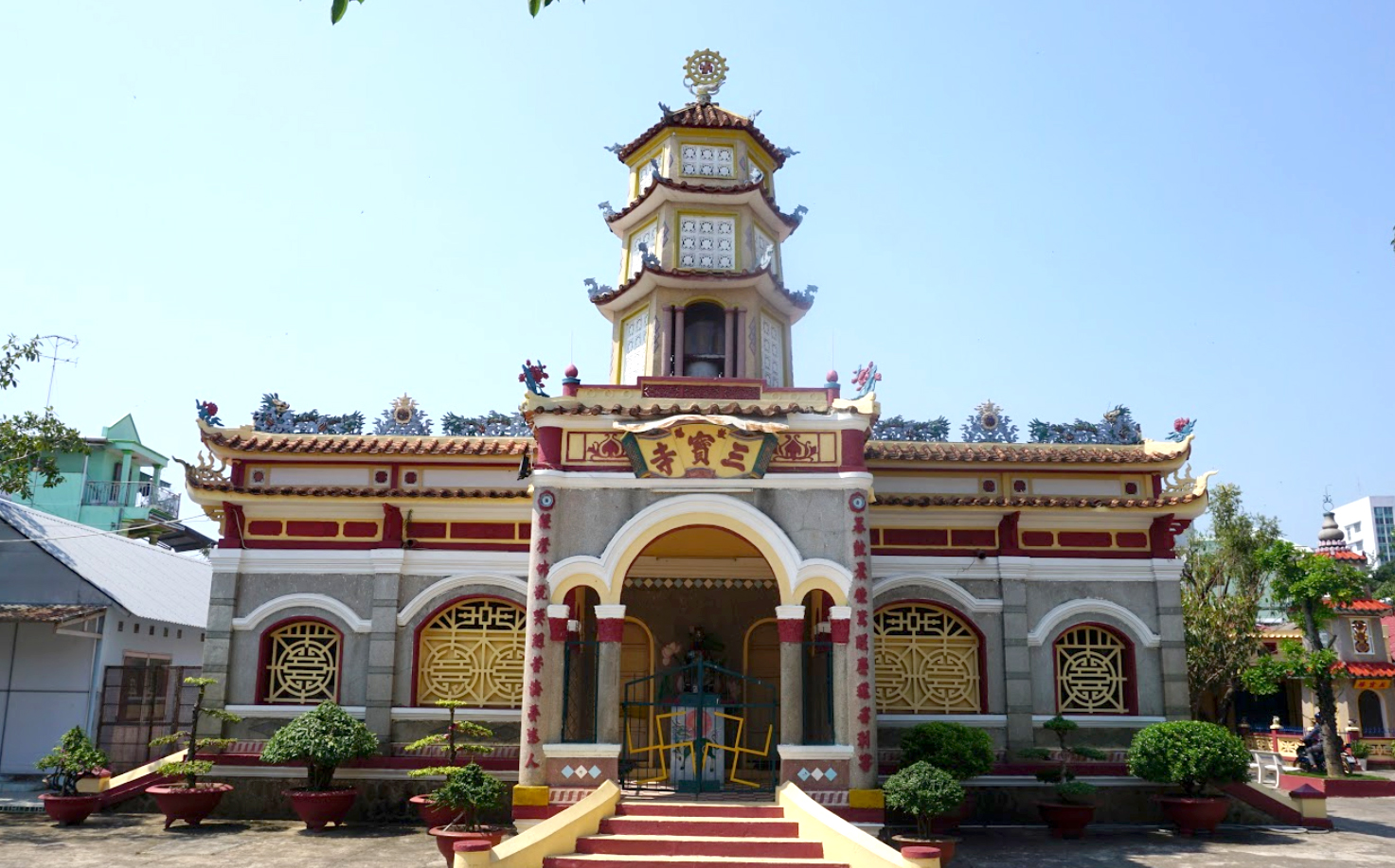 Thăm Chùa Sắc Tứ Tam Bảo ở Rạch Giá - Kiên Giang