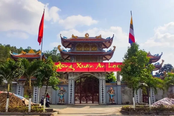 Chùa Bụt Mọc: Ngôi chùa cổ linh thiêng ở Hải Phòng | Hai Phong Tours