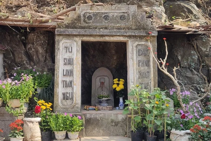 Chùa Bụt Mọc: Ngôi chùa cổ linh thiêng ở Hải Phòng | Hai Phong Tours