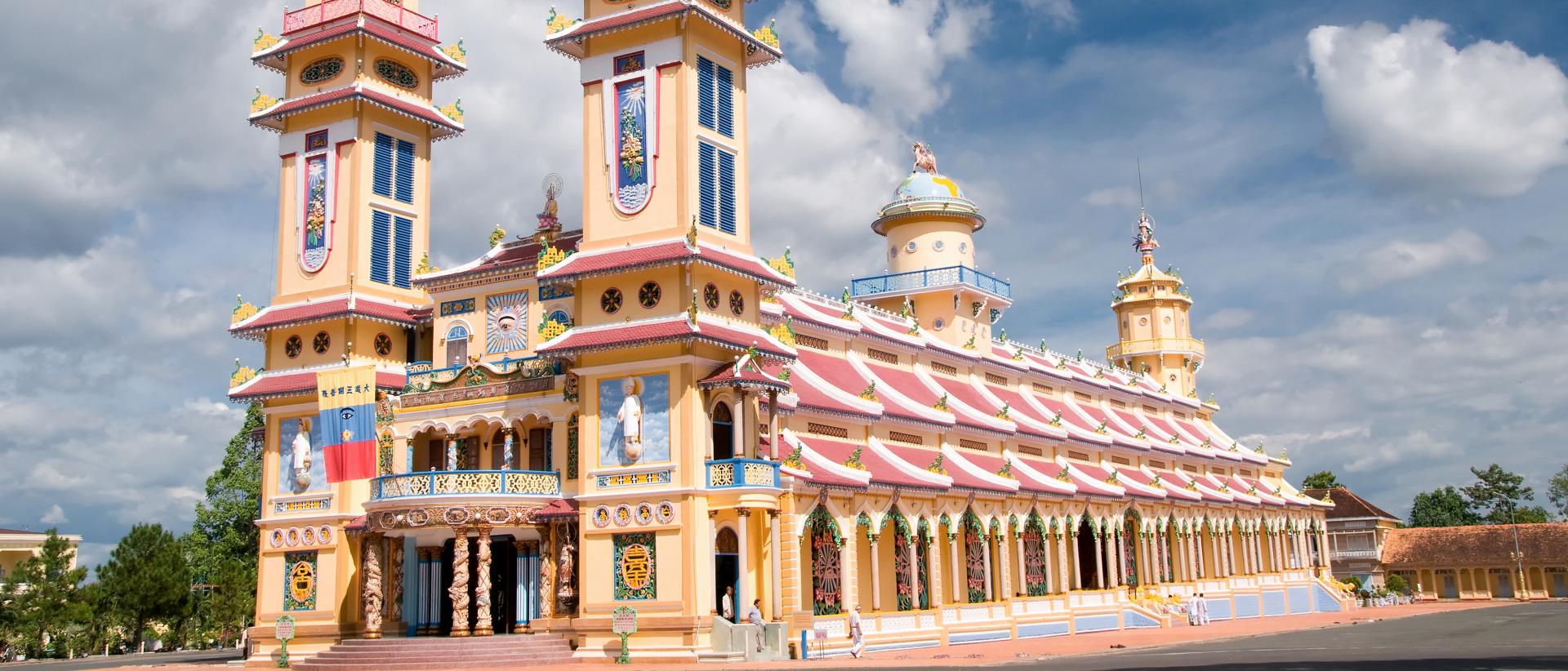 Núi BÀ ĐEN – Tòa Thánh TÂY NINH - Chùa GÒ KÉN - Tour 24h