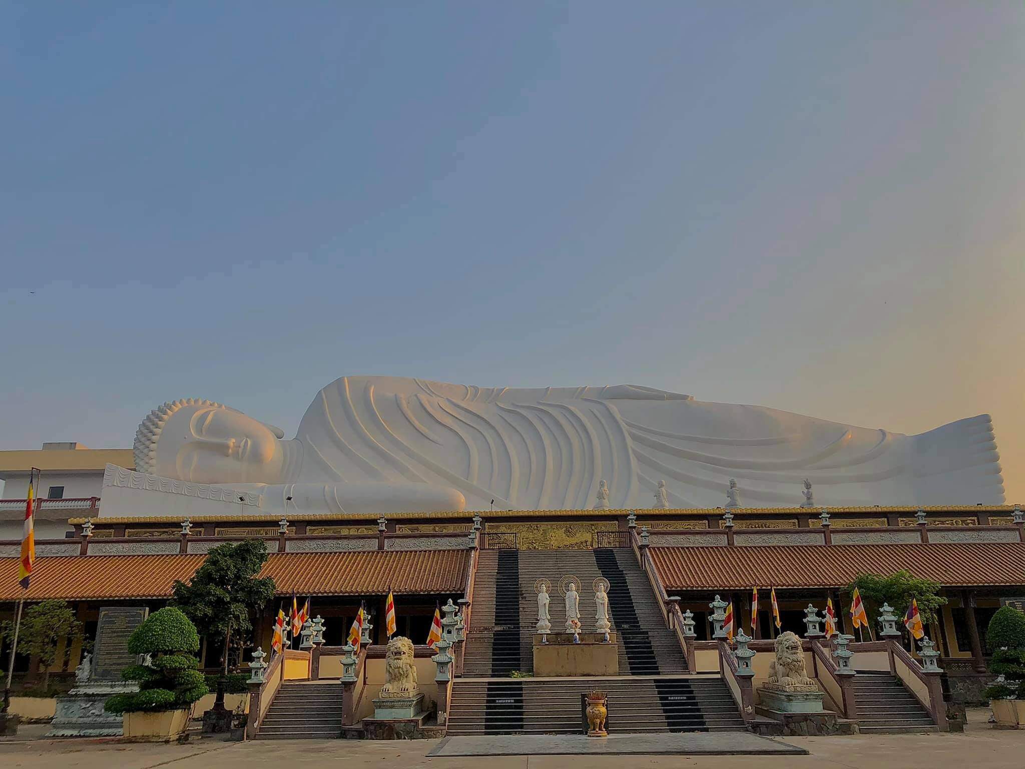Khám phá Chùa Hội Khánh có tượng Phật nằm dài nhất châu Á