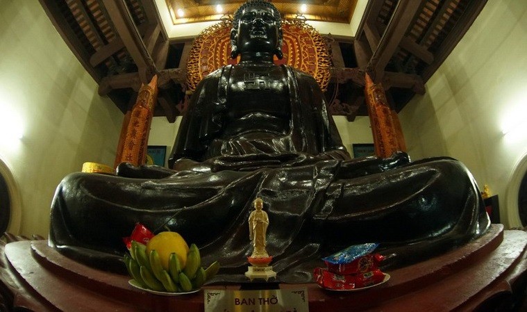Linh thiêng bức tượng Phật bằng đồng lớn nhất tại Việt Nam | Báo Pháp ...