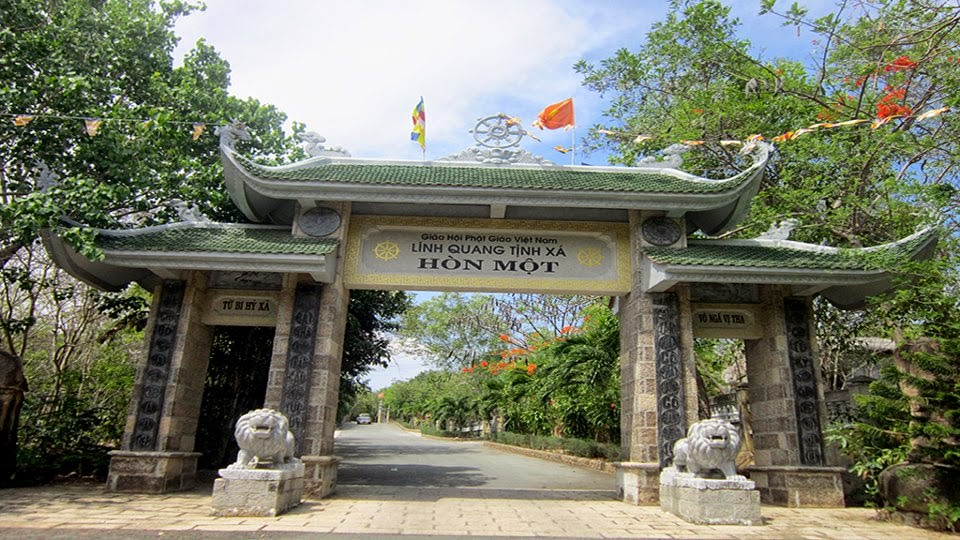 Amazing Vietnam: Chùa Hòn Một