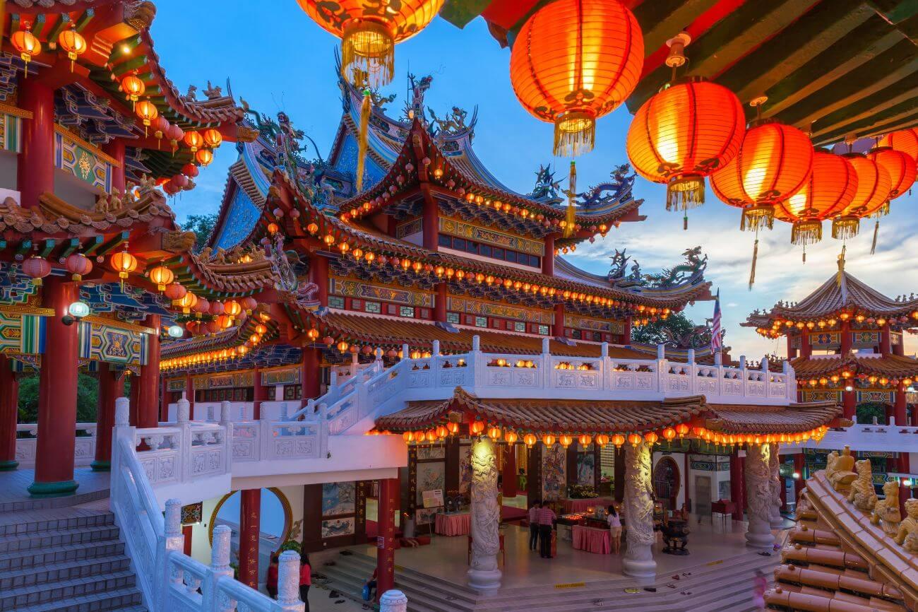 Đẹp mê hồn ngôi chùa Bà Thiên Hậu lớn nhất Đông Nam Á | VIETRAVEL