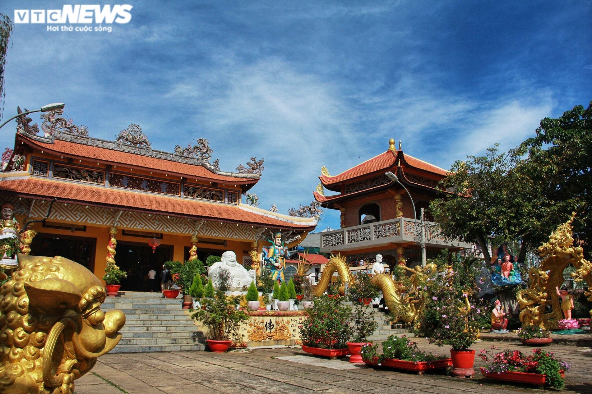 Amazing Vietnam: Kiến trúc độc đáo của ngôi chùa cổ đầu tiên ở Đà Lạt