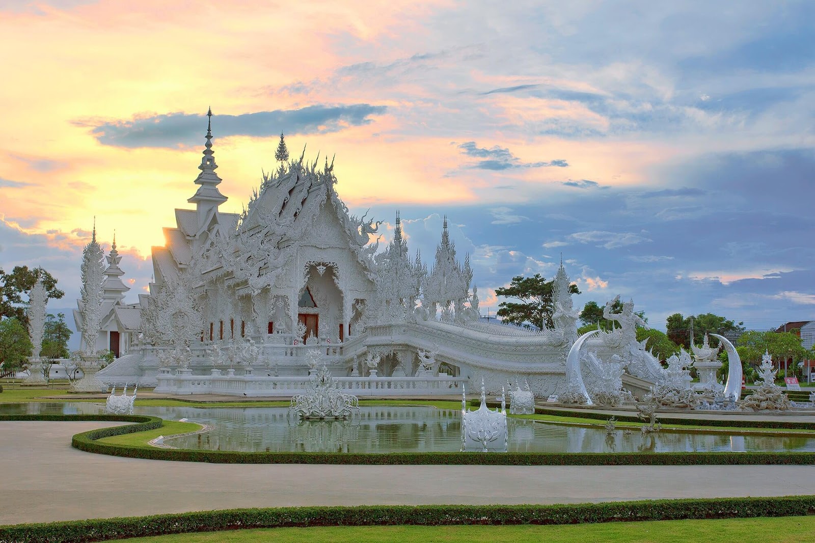 Đam mê du lịch: Chùa Trắng - Ranh giới thiên đường địa ngục hút ở Thái Lan