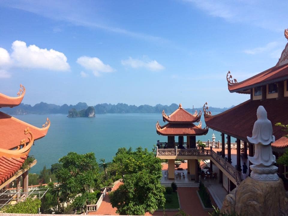 Chùa Cái Bầu – Ngôi chùa đẹp bên vịnh Bái Tử Long - iVIVU.com