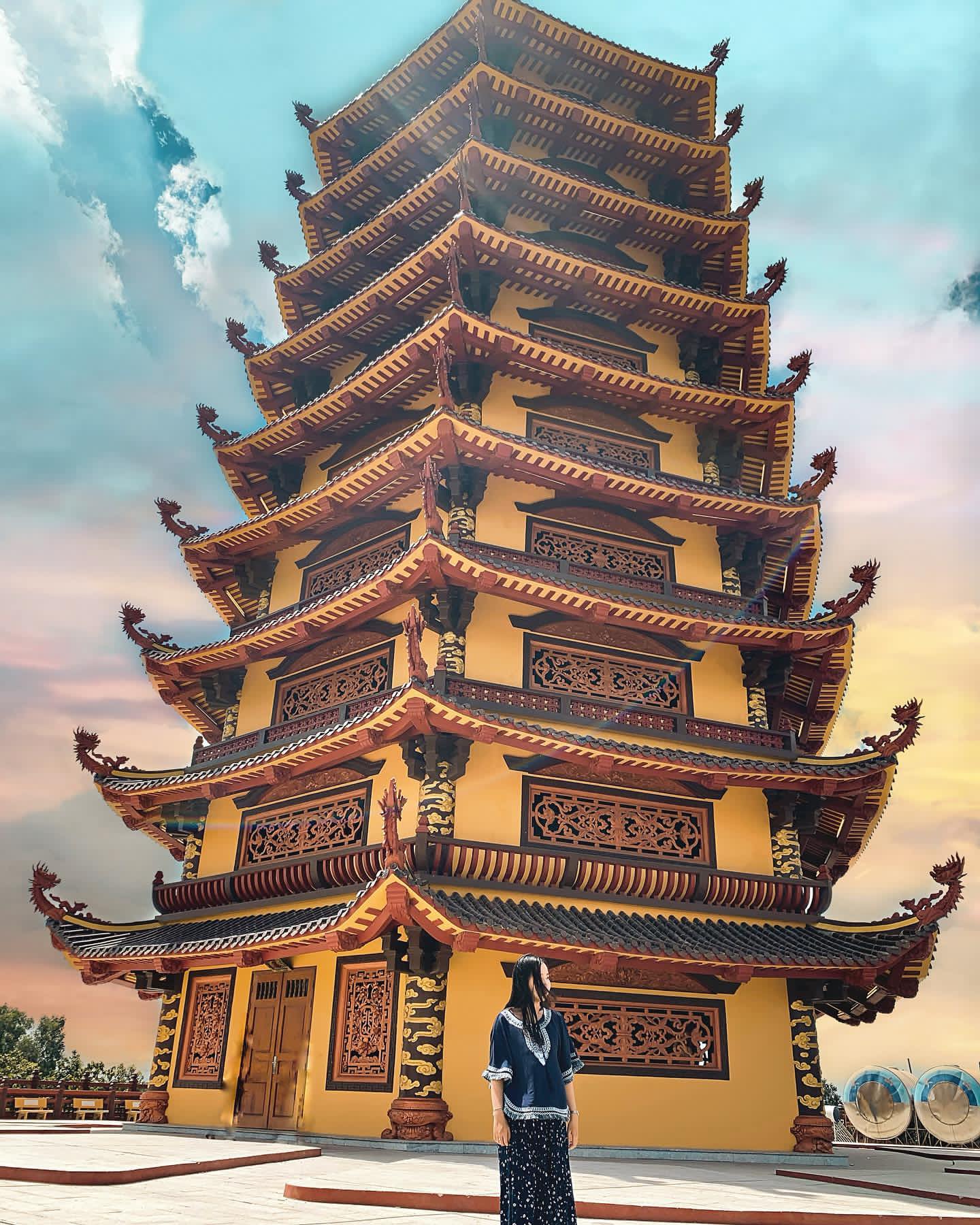 Vãn cảnh Chùa Phật Ngọc Xá Lợi - Ngôi chùa siêu đẹp ở Vĩnh Long