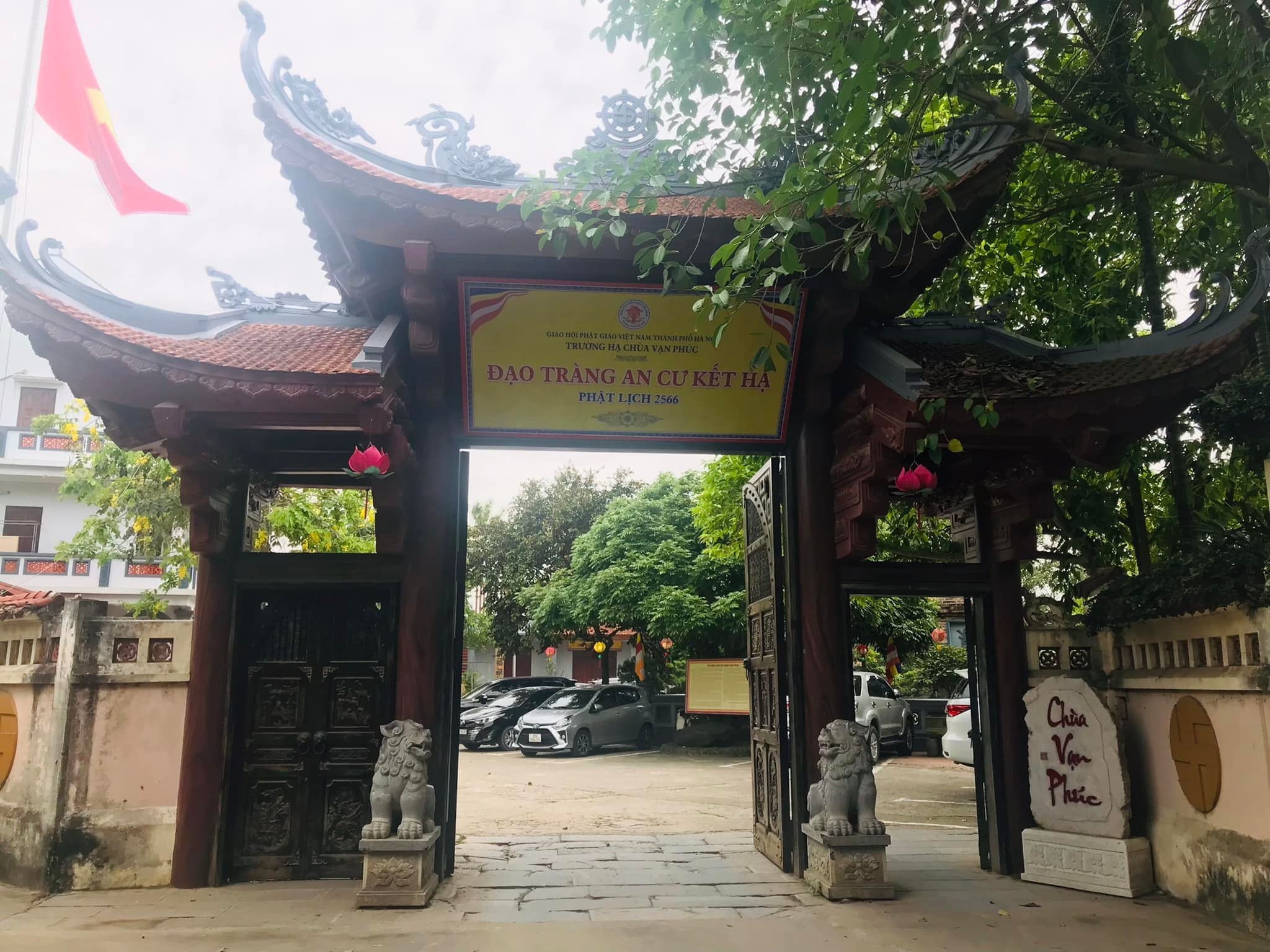 Hầu xông đền tại Chùa Vạn Phúc, Sóc Sơn, Hà Nội